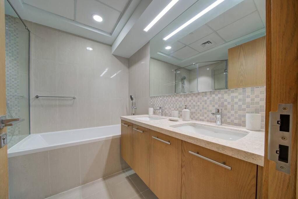 Ferienwohnung Burj Khalifa View - 2BR&Maid - Brand New Dubai Exterior foto